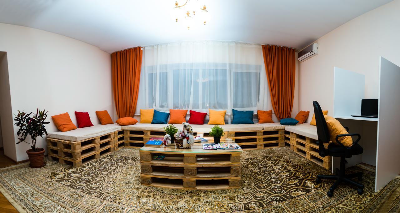 Interhouse Almaty Hostel ภายนอก รูปภาพ