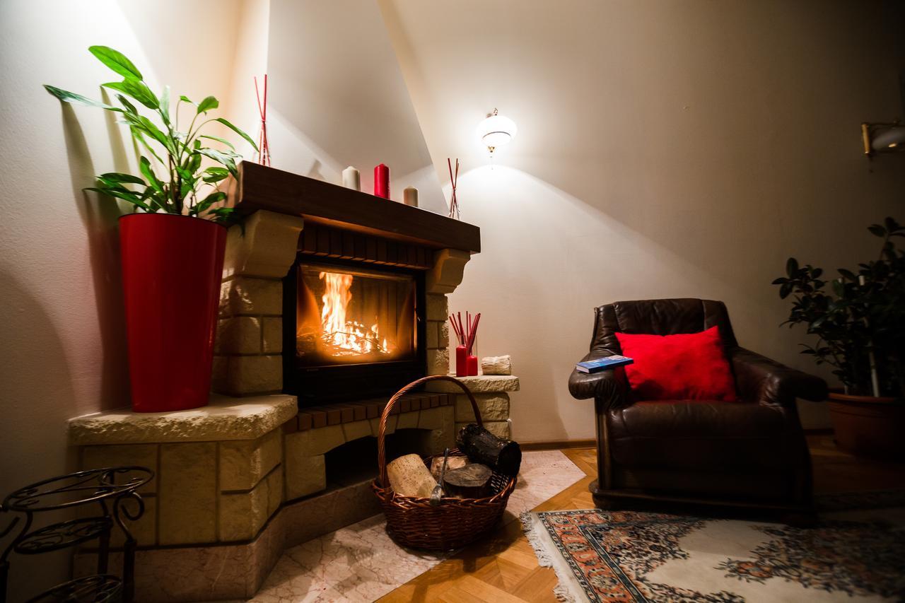 Interhouse Almaty Hostel ภายนอก รูปภาพ