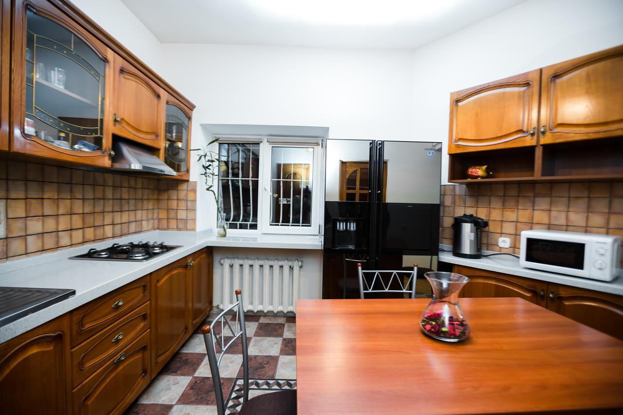 Interhouse Almaty Hostel ภายนอก รูปภาพ