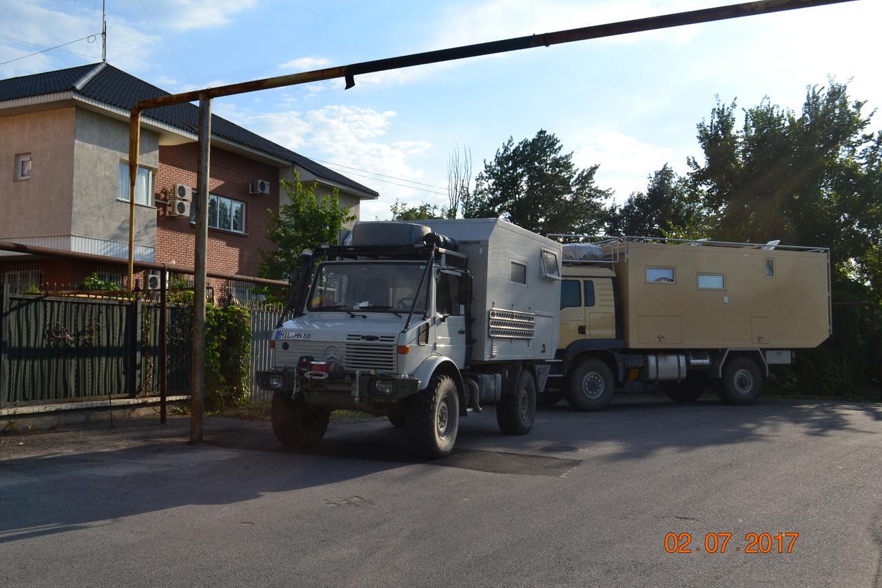 Interhouse Almaty Hostel ภายนอก รูปภาพ